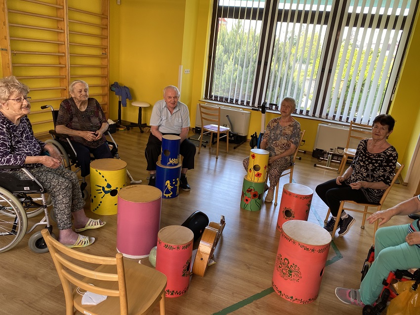 Muzikoterapie aktivita pro seniory